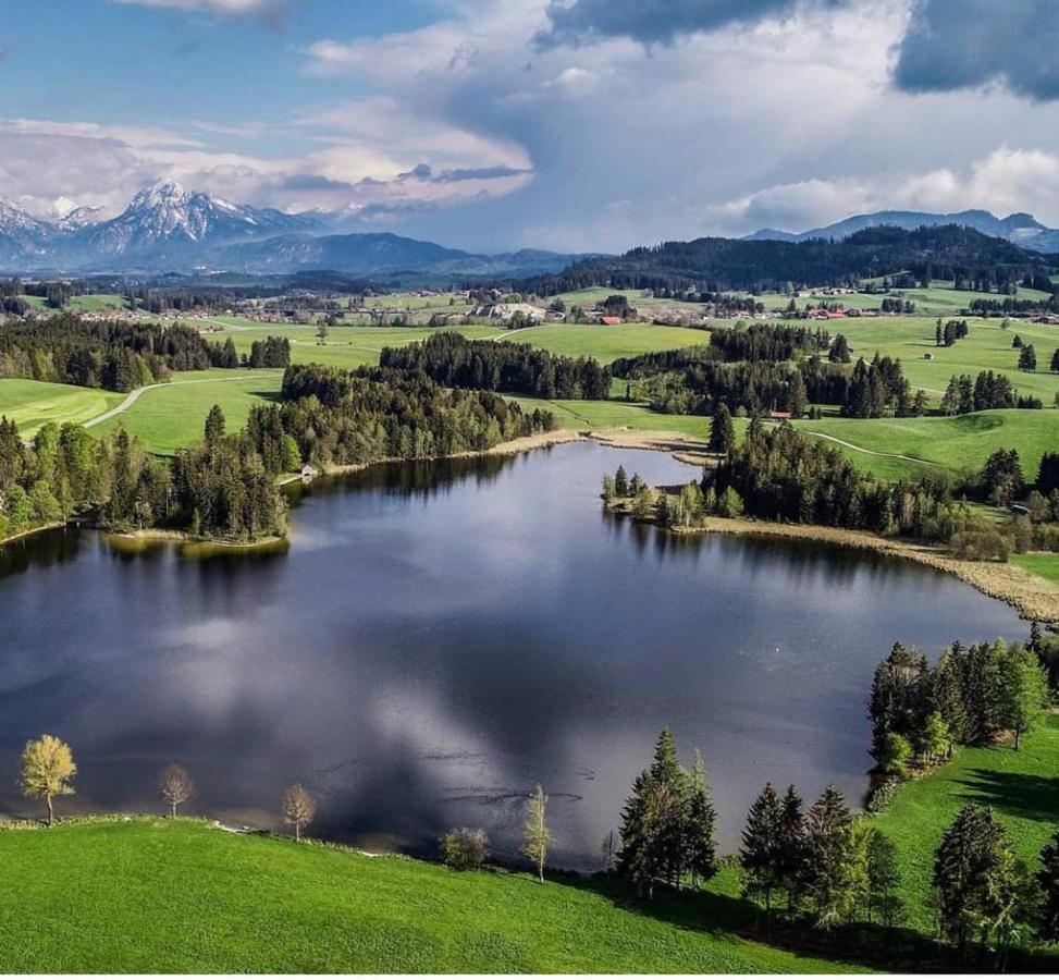 Direkt Am See Mit Bergblick Seeg Eksteriør bilde
