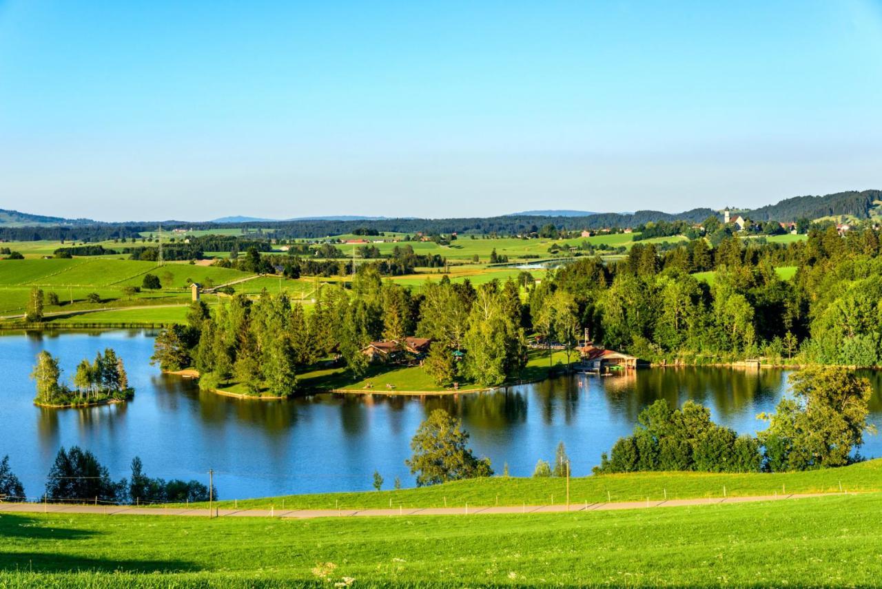 Direkt Am See Mit Bergblick Seeg Eksteriør bilde