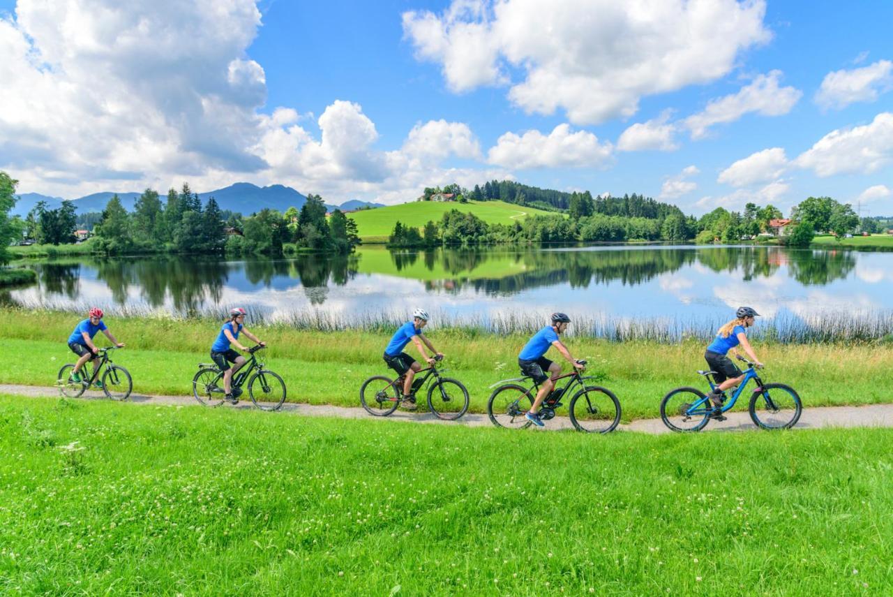 Direkt Am See Mit Bergblick Seeg Eksteriør bilde